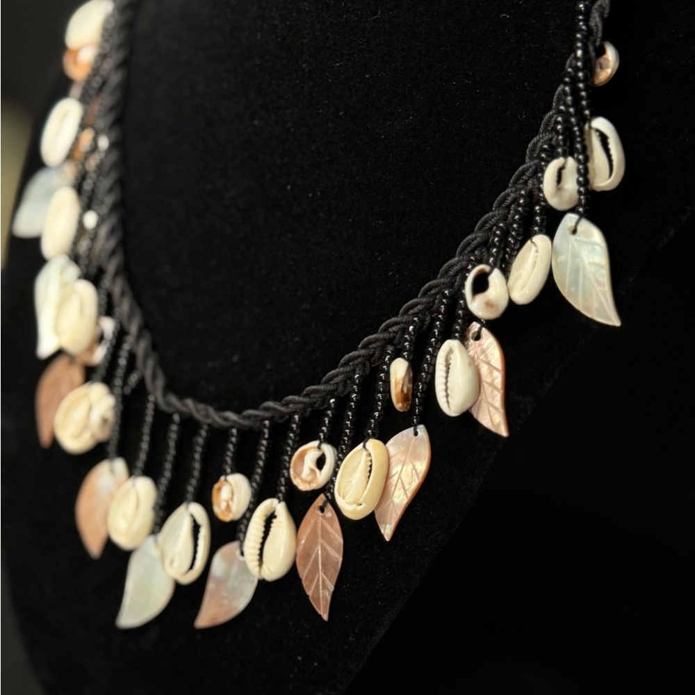 Elegant Shell and Leaf Necklace